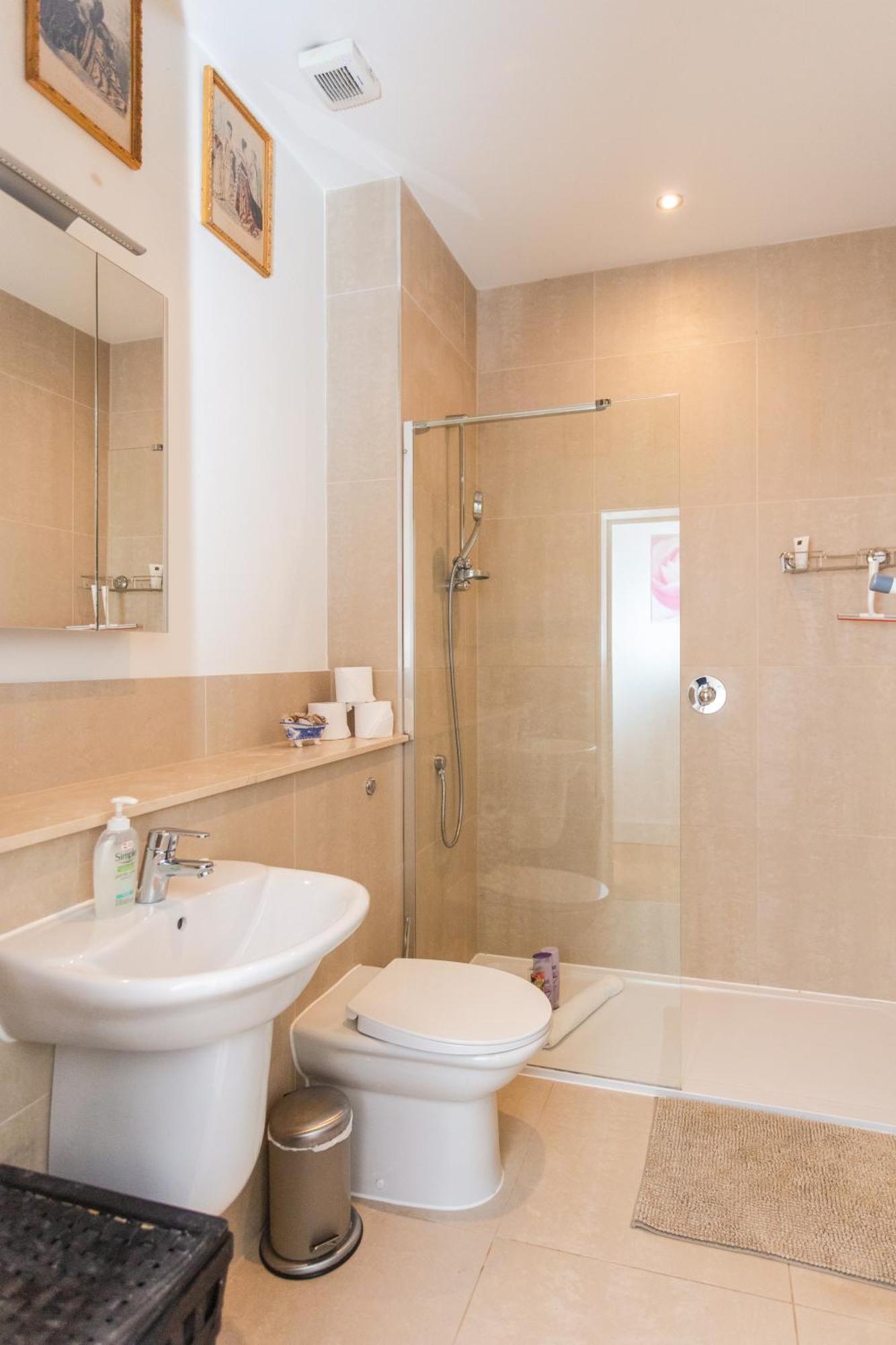 Homely 1 Bedroom Apartment In The Heart Of Vibrant Camden Londra Exterior foto